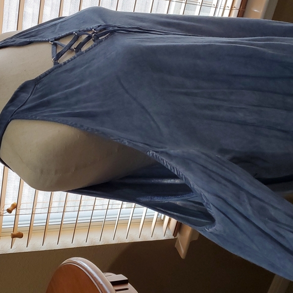 Denium color inspired cold shoulder top. - Picture 3 of 4